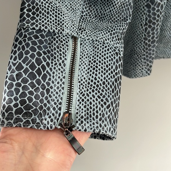 Dialogue Jacket - Picture 6 of 15